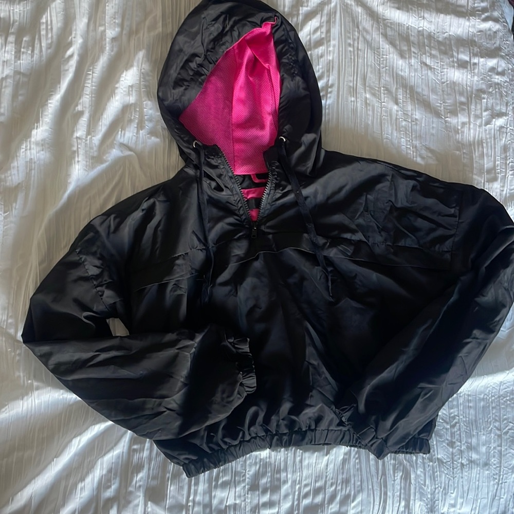 Womens wind breaker
